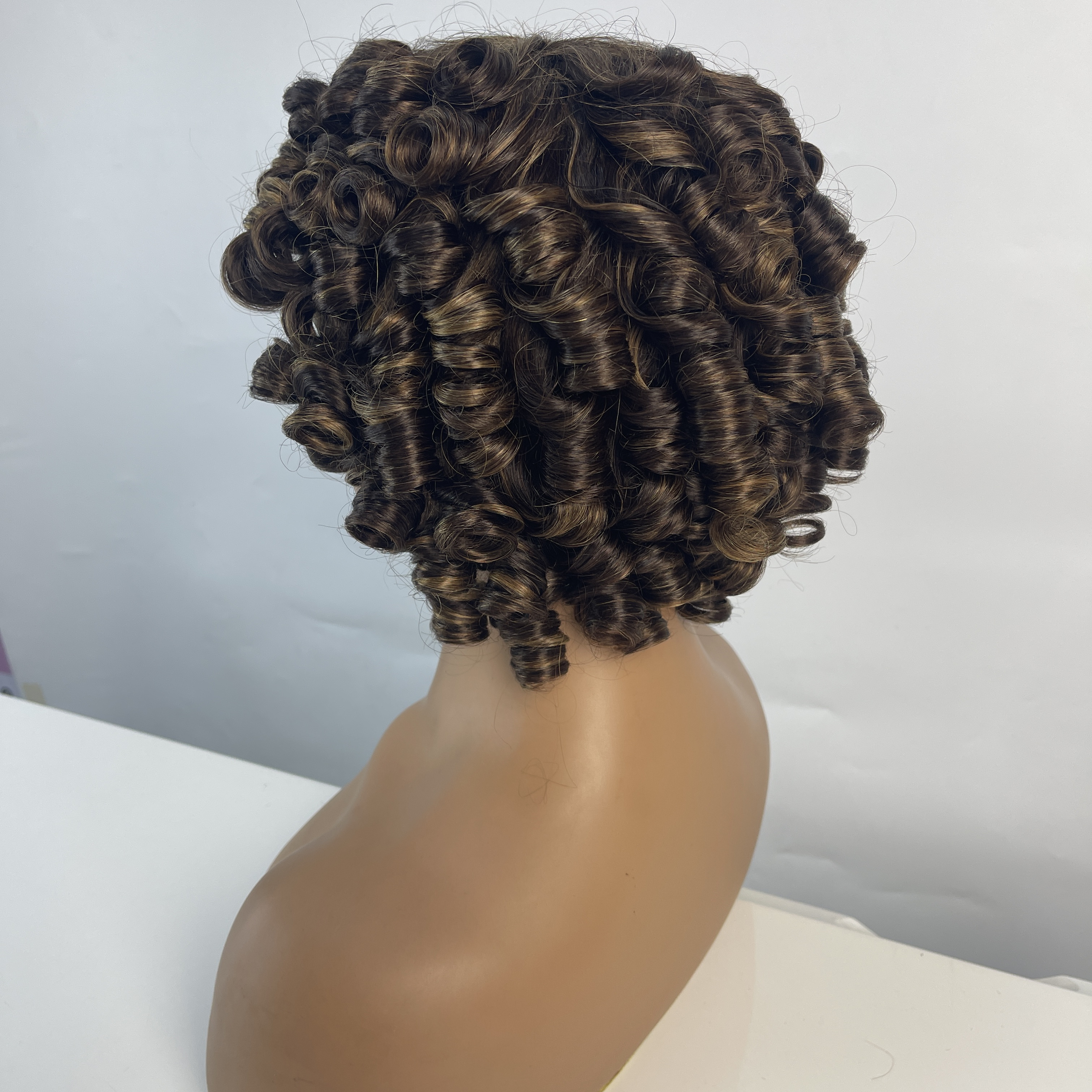 Peluca corta y rizada para mujeres negras con flequillo hinchable esponjoso cabello humano rizado 2 tonos ombre más oscuro marrón corto rizado